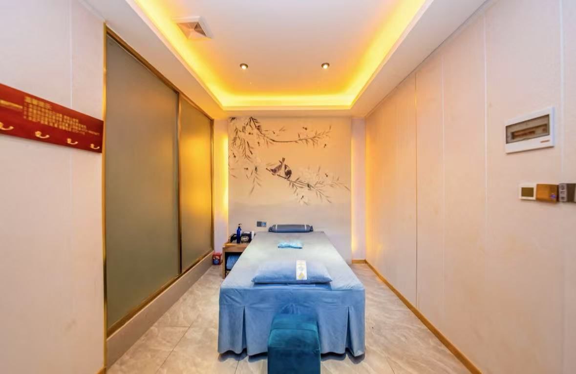 新世纪大厦东门 高颜值保健SPA